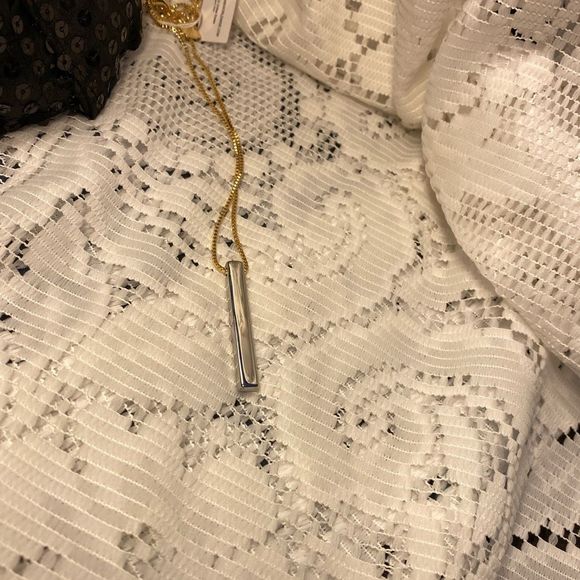 NWT 👄 SLEEK ARROW TRENDY BAR NECKLACE GOLD CHAIN AND SILVER BAR SUPER SEXY - Picture 7 of 11